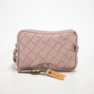 Cartera pequeña de cuero tejida a mano en color beige y rosa, monedero con cremallera, billetera delgada tejida a mano para pasaporte, regalo: la mini billetera Antheia