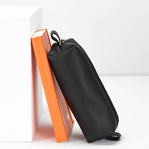 Custodia REC - Astuccio portapenne in pelle nera, borsa rettangolare per accessori, porta occhiali, pennarelli, astuccio con cerniera, regalo sotto i 30 dollari per lei
