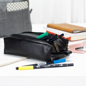 Custodia 2REC - Custodia per matite in pelle nera, borsa per il trucco, borsa rettangolare per accessori, custodia per occhiali, pennarelli, astuccio con cerniera, regalo per lei