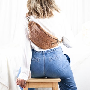 Bauchtasche in Milchkaffee Braun Leder handgeflochten, große Taille Gürtel Hüfttasche Bauchtasche Sling Bumbag Muttertagsgeschenk - Haris Bauchtasche