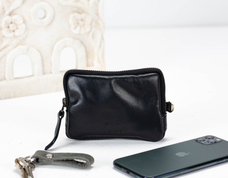 Die Myrto Reißverschlusstasche aus schwarzem Leder, The Myrto Reißverschlusstasche für Münzen, Geldbörse mit Reißverschluss, Reißverschlusstasche für Münzen Bild 1
