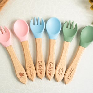 Personalized Engraved Wooden and Silicone weaning Spoon Fork, Custom Engraved Toddler Cutlery Wooden Handle, Ideal Gift for Kids, New Parent