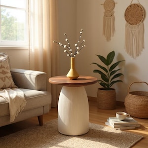 Beistelltisch aus geripptem Holz: Modernes minimalistisches Dekor