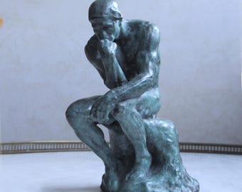 考える人のブロンズ像 – オーギュスト・ロダン彫刻、大理石台座に緑色