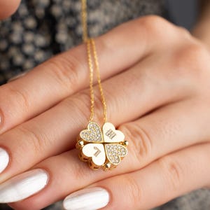 Collar de trébol de cuatro hojas de plata esterlina con cierre magnético, dijes de corazón y colgante de letra personalizado. Regalo de joyería: collar con nombre inicial.