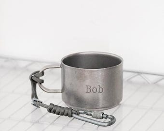 Caneca de aço inoxidável personalizada com nome | Presente de Natal gravado para amigo | Presente de aniversário para amante de café | Caneca pequena para uso externo de 197 ml (6,6 oz) XG