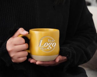 Koffiemok met aangepast logo, gepersonaliseerd cadeau keramiek grote mok bedrijf grote mok gegraveerd logo, waardering werknemer cadeau voor hem, mok aangepaste tekst PD