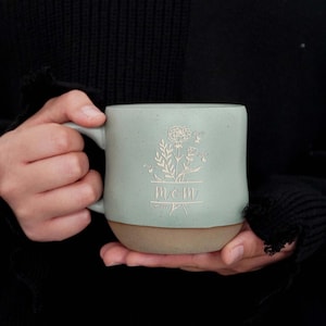 Custom Mother&#39;s Day Gift,Personalized Engraved Birth Flower Mug,Large Pottery Mug,Mom Mug,Mug For Mom,Coffee Mugs,Family Gift For Mom PD