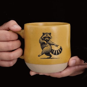 Regalo personalizado para él, taza de café personalizada para compañero de trabajo, taza de café de mapache, regalo de Navidad, taza de meme, taza divertida, regalo de inauguración de la casa, idea de regalo.PD