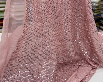 Tela de lentejuelas elástica en cuatro direcciones de color rosa claro, tela brillante para vestidos de lentejuelas, vestidos de graduación, vestidos de noche, ropa de baile y disfraces.
