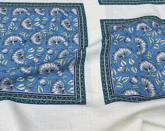 Panel estampado de flores azules, blancas y fucsias, 100 % lino – Diseño floral botánico / 150 cm de ancho
