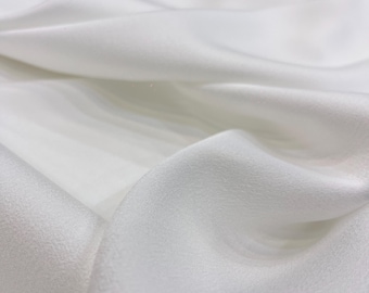 Tkanina krepowa włoska w kolorze złamanej bieli, dwustronna – elegancki materiał | Szerokość 150 cm