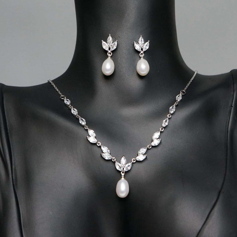 natural freshwater pearl jewelry set pearl earrings pearl necklace crystal wedding jewelry set bridal jewelry set bridal earrings bridal necklace gift for bridesmaids gift for her birthday gift Christmas gift