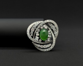 Emerald brooch, can be used as a pendant brooch.