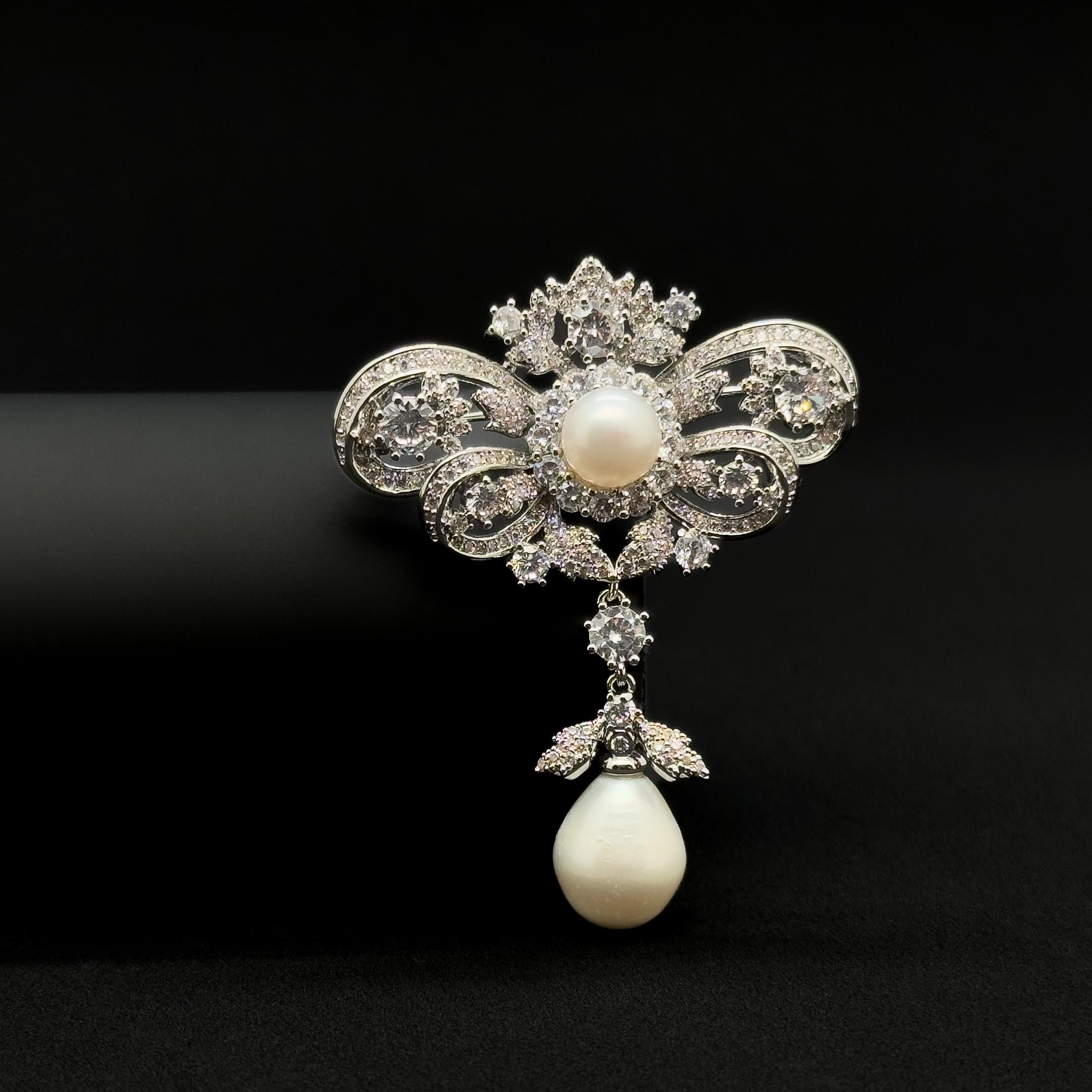 Vintage Broche geelgoud met vrouw getorst Extra Cadeau | Veerman Juwelen