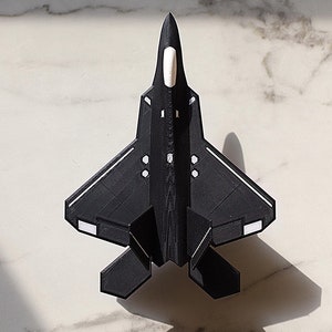 F-22 Raptor Bausatz: Ein nicht geklebtes, einfach zu bauendes Modell eines kultigen Flugzeugs