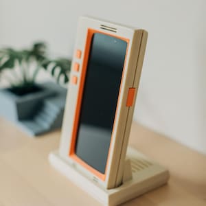 The Terminal One : une coque iPhone Vaporwave rétro inspirée des ordinateurs des années 80 (compatible avec les iPhone 13, 14, 15 et 16)