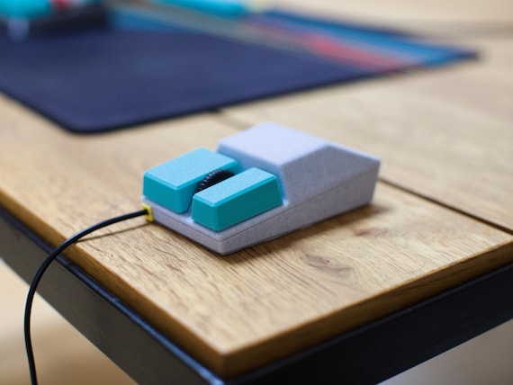The Pointer One: A Vintage Retro-style Computer Mouse