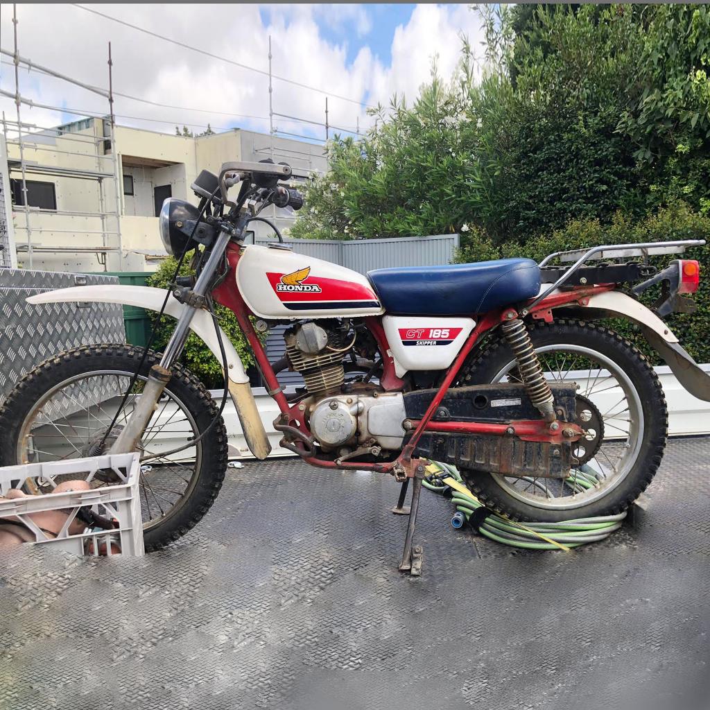 ホンダ CT125 CT185 スキッパー 1989 サイドカバー 燃料ガスタンク用