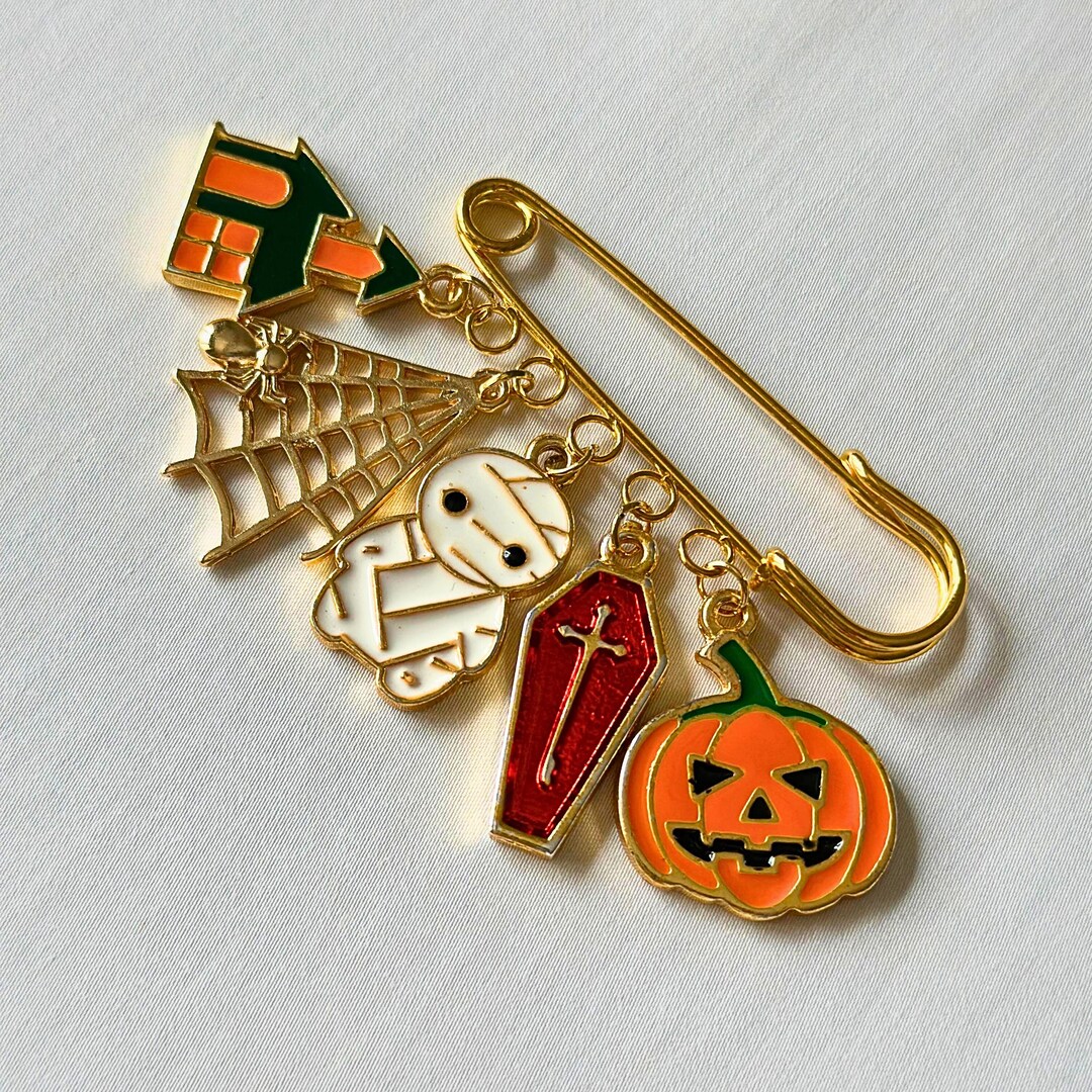 Ghost Halloween Enamel Pin, Creepy Cute Enamel Pin, Halloween Outfit ...