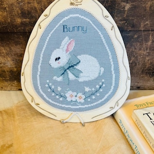 Bunny & the Easter egg Cross Stitch Pattern PDF | Embroidery Design