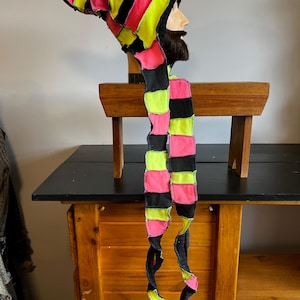 Bonnet jester noir fluo en laine de sorcier unisexe patchwork recyclé JB64