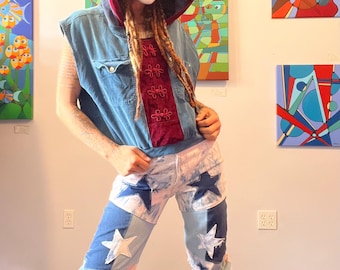 Felpa senza maniche in velluto a coste color turchese, verde acqua e bordeaux, realizzata con materiali riciclati, pezzo unico C2