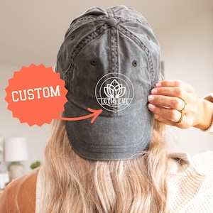 Benutzerdefinierte Text Hut Ihre Text hier Kappe Coole Zitat Kappe für Sie Vintage Baseball-Hut Kundenspezifischer Fernlastfahrer-Hut Bachelor Trip-Hut für ihre benutzerdefinierte Dad-Kappe