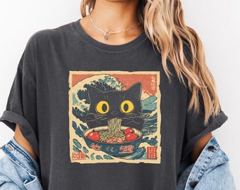 Comfort Colors® 日本のラーメン猫Tシャツ ヌードル猫シャツ 猫ママシャツ アニメ猫Tシャツ 日本のシャツ グルメ好きシャツ ラーメン好き