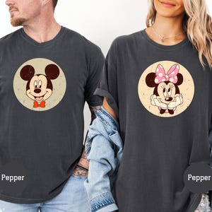 Comfort Colors® Vintage Mickey und Minnie Paar Shirt Individuell Passendes Disney Vintage Paar Disney T-Shirt Mickey und Minnie Silhouette Tee
