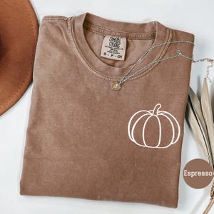 Comfort Colors® Pumpkin Shirt Pumpkin Outline T-Shirt Simple Fall Pumpkin T-Shirt Minimal Fall T-Shirt Retro Pumpkin Season Tee Shirt