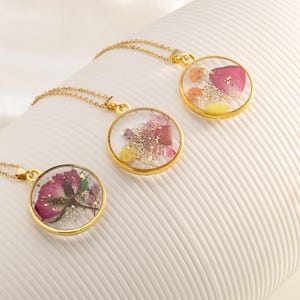 Geburtsmonat Blumenhalskette, personalisierte Geburtstags-gepresste Blumenhalskette, handgemachte echte Blumenhalskette, Geburtstagsgeschenk, Hochzeitsgeschenk für sie.