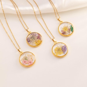 Collar de flores para el mes de nacimiento, collar floral prensado personalizado, joyería floral de resina, regalo para dama de honor, regalo de cumpleaños, regalo para el Día de la Madre