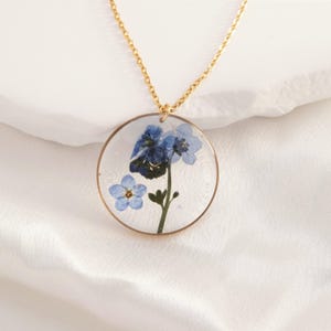 Handmade Forget Me Not Flower Resin Pendant Necklace, Myosotis Necklace for Women, Unique Dried Flower Jewelry, Memorial Birthday Gift