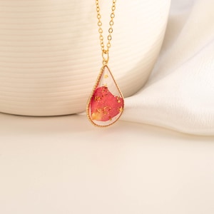 Collar de flor de nacimiento, colgante personalizado de flores secas de resina, joyería personalizada de flores prensadas a mano, regalo único para mujer, regalo de cumpleaños para mamá