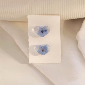 Handmade Heart Pressed Flower Stud Earrings, Real Flower Pressed Earrings, Delicate & Unique Jewelry, Wedding Gifts for Her, Bridesmaid Gift