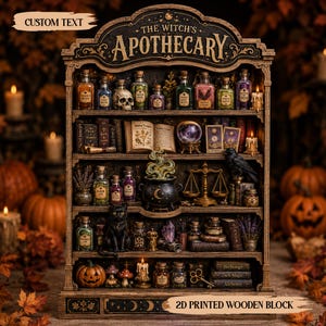 Puede incluir: Un bloque de madera impreso en 2D con una ilustración detallada de The Witch's Apothecary. Los estantes están llenos de frascos de pociones, una calavera, un libro abierto, una bola de cristal, un gato negro, un caldero, una balanza y libros.