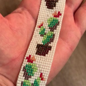 Authentic Indigenous Hand Loomed Glass Beadwork Tribal Bracelet Cactus Pattern