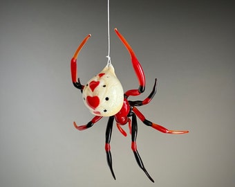 Art Glass Queen of Hearts Spider Figurine