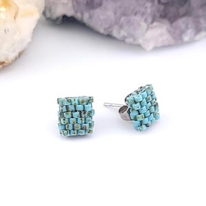 Handgjorda örhängen med seed beads: Minimalistiska, eleganta smycken