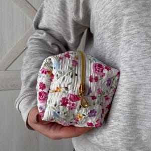 Cute floral cosmetic bag, Floral Cotton Makeup Bag,  Travel Cosmetic Bag, Makeup Pouch, toiletry bag, Zipper Pouch, mom gift, Gift for her