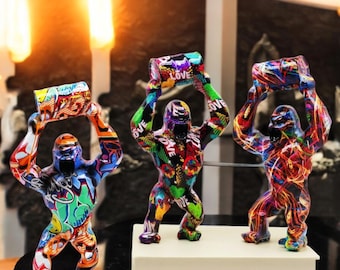 Statua di gorilla, graffiti art / scultura di animali colorati / moderna statuetta di gorilla in resina / decorazione da tavolo audace / arredamento e regalo unici per la casa