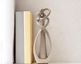Statua di coppia romantica che si bacia / Scultura d&#39;amore in resina arenaria / Anniversario - Regalo di fidanzamento / Decorazione per la casa e l&#39;ufficio / Regalo di nozze per coppie