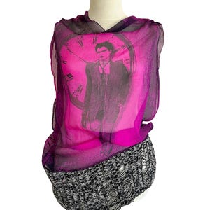 Raro top con cappuccio senza maniche con stampa punk Lady and Clock di Jean Paul Gaultier vintage degli anni &#39;90 in rete trasparente