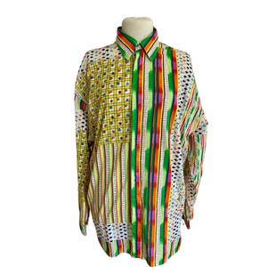 Camicia unisex da uomo multicolore multistampa Versus Gianni Versace degli anni &#39;90 con bottoni incisi a forma di leone dorato