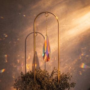 Teardrop Crystal Plant Stake, Arch Plant Suncatcher, Brass Garden Jewelry, Window Light Catcher, Sun Catcher for Potted Plants
