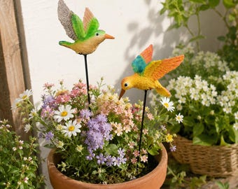 Hummingbird Plant Stakes Set of 2 - Resin Flower Pot Ornaments, Colorful Garden Art Decor, Potted Planter Stakes, Gift for Gardeners