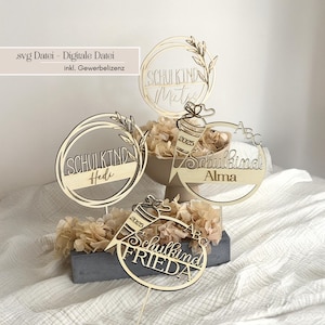 Juego de 4 diseños de adornos para tartas escolares SVG para primer día de clases 2026 - Personalizables con nombre • Adorno para tarta con archivo láser • Incluye licencia comercial