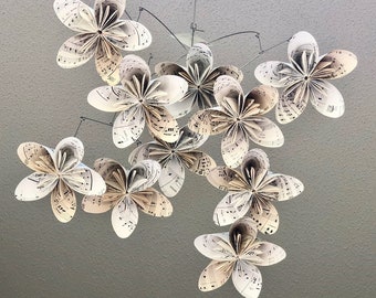 Partitura Vintage Origami Paper Flower Mobile