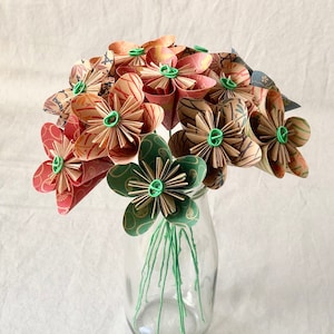 Bouquet de fleurs en origami en papier kraft naturel